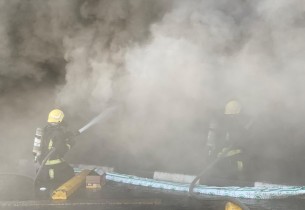 الدفاع المدني يسيطر على حريق في سوق الدمام