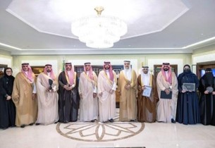 نائب أمير المنطقة الشرقية يطَّلع على الجوائز والاعتمادات العالمية لتجمع الشرقية الصحي