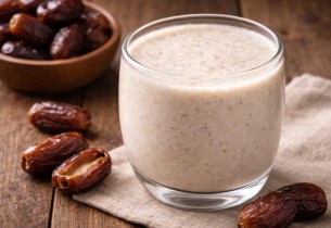 التمر بالحليب في الإفطار.. كنز صحي وفوائد مضاعفة في رمضان