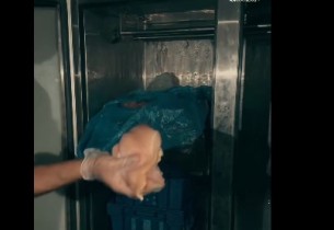 أمانة الأحساء تضبط نشاطًا مخالفًا داخل مزرعة يروّج دواجن مجمّدة على أنها طازجة