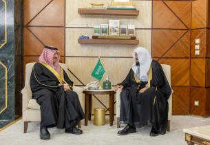 أمير الشرقية يستقبل فضيلة الدكتور عبد الإله الملا بمناسبة تكليفه بالفتوى في المنطقة