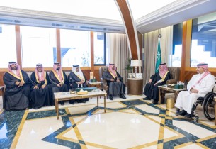 أمير المنطقة الشرقية يطلع على إنجازات جمعية “نقطة تحول”