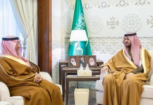 نائب أمير المنطقة الشرقية يستقبل وزير التعليم