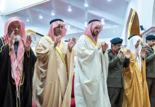 نائب أمير الشرقية يؤدي صلاة الاستسقاء مع جموع المصلين