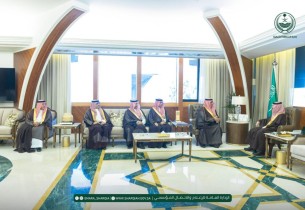 أمير الشرقية يستقبل مدير فرع الموارد البشرية بمناسبة تحقيق المركز الأول في جائزة التميز المؤسسي 