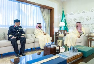 نائب أمير الشرقية يستقبل قائد حرس الحدود اللواء بحري علي الأحمري بالمنطقة