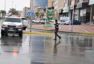 بالصور.. أمطار متفرقة على مدن وقرى محافظة الأحساء