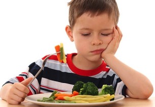 خبيرة تغذية: 12 محاولة كفيلة بتغيير علاقة طفلك بالطعام