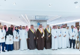 نائب أمير الشرقية يزور المرضى المنومين في مستشفى الملك فهد التخصصي بالدمام