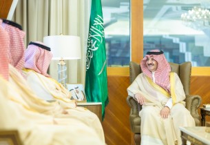 أمير الشرقية يستقبل مساعد وزير الموارد البشرية ويطّلع على جهود تطوير الخدمات المشتركة