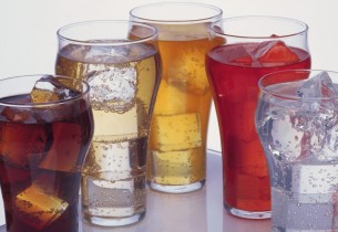 تراكم الدهون على الكبد.. تحذير طبي من الإفراط في مشروبات “الدايت” والمحليات الصناعية