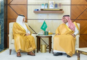 أمير الشرقية يستقبل المدير الإقليمي لبنك التنمية الاجتماعية بالمنطقة