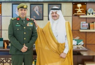 أمير الشرقية يستقبل مدير جوازات المنطقة بمناسبة ترقيته