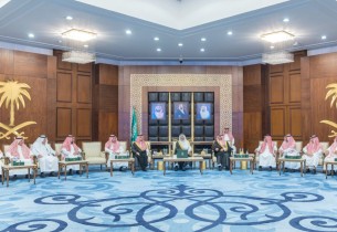 أمير الشرقية يستقبل منسوبي الإمارة المهنئين بعيد الأضحى المبارك