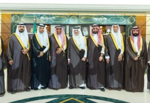 أمير الشرقية يستقبل رئيس وأعضاء جمعية تاروت الخيرية