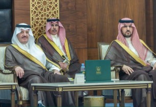 أمير الشرقية يستقبل منسوبي هيئة تطوير المنطقة.. ويؤكد: مقترحات الأهالي تمثل رافدًا مهمًا 
