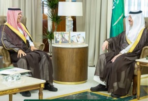  أمير الشرقية يستقبل مدير عام فرع وزارة الخارجية بالمنطقة