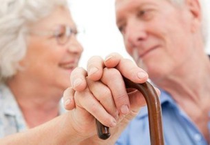 4 أسباب خفية تُسرّع تدهور صحة كبار السن بعد الثمانين