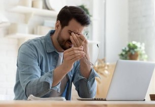 من التثاؤب إلى تورم الساقين.. الخضيري يحذّر: لا تتجاهل هذه الأعراض