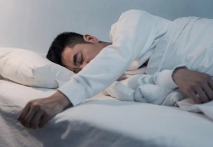 استشاري قلب: العصبية بعد العمل وخمول العصر ليسا مجرد ضغوط.. بل مؤشر على خلل غذائي