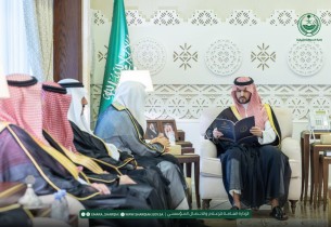 نائب أمير الشرقية يطّلع على جهود دار الآل والصحب الوقفية بالأحساء