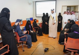 وكيل جامعة الملك فيصل يطّلع على برامج موهبة البحثية والأكاديمية