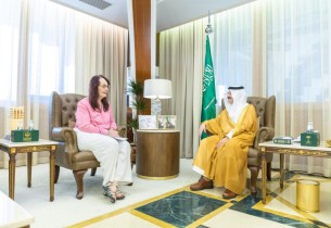أمير الشرقية يستقبل القائم بالأعمال في السفارة الأمريكية لدى المملكة