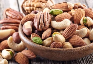 سلاح طبيعي ضد جلطات القلب.. كيف تحميك حفنة مكسرات 5 مرات أسبوعيا؟