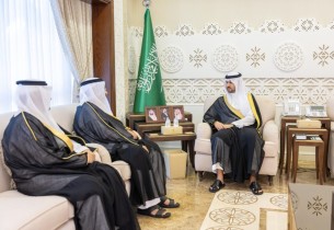 نائب أمير الشرقية يستعرض مع أمين المنطقة أبرز المشاريع التنموية والخدمية