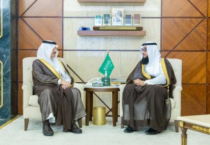 أمير الشرقية يستقبل الرئيس التنفيذي لجمعية البر بالمنطقة