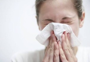 متى تصبح الإنفلونزا خطيرة؟ طبيب يكشف علامات تستدعي التدخل الطبي