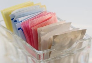 بدائل السكر وتأثيراتها السلبية.. هل تمتد آثارها إلى الأجيال؟