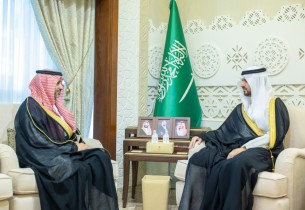 نائب أمير الشرقية يستقبل مدير فرع الهيئة العامة لعقارات الدولة بالدمام