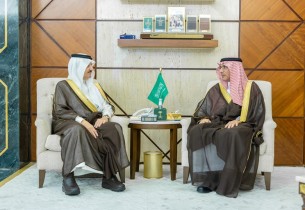 أمير الشرقية يستقبل الرئيس التنفيذي لمطارات الدمام ويطّلع على أبرز إنجازاتها