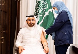 بمشاركة وكيل المحافظة.. الأحساء الصحي ينفذ حملة للتطعيم ضد الإنفلونزا الموسمية