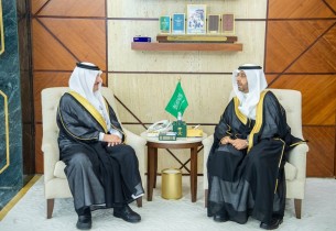 أمير الشرقية يستقبل المدير التنفيذي لمركز زراعة الأعضاء المتميز بمستشفى الملك فهد بالدمام