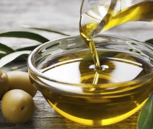 كيف يجعل زيت الزيتون البكر وجباتك أكثر صحة؟ اكتشف الطريقة
