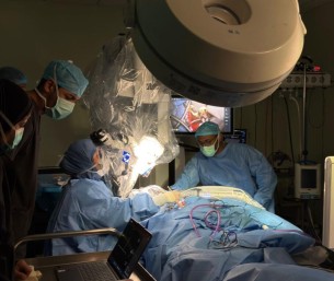 مستشفى الجبر ينجح في إجراء أول عملية زراعة قوقعة باستخدام النظام الروبوتي المتطور