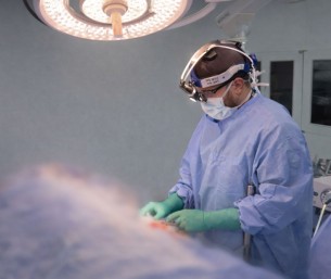 إنقاذ ساق مواطن من البتر بمستشفى الملك فهد التخصصي