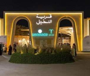 قرية النخيل بالأحساء.. تجربة سياحية فريدة تجذب الزوار وتُعزّز القيمة الاقتصادية للتمور