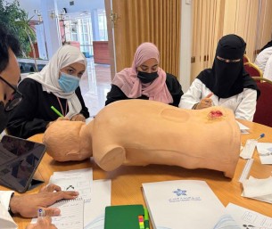 “رحلة العناية بالجروح” برنامج تدريبي بتجمع الأحساء الصحي لتعزيز جودة الرعاية
