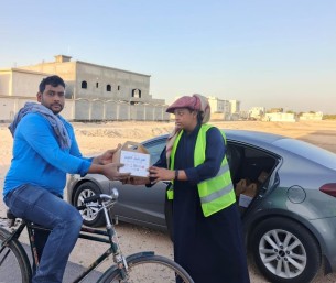 بالصور.. تحالف الجمعيات بالعيون يجهز 100 وجبة يوميًا لإفطار الصائمين