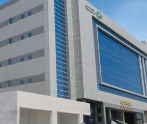 بتقنية محدودة التدخل.. نجاح جراحة دقيقة لتثبيت العمود الفقري في مستشفى المانع بالدمام