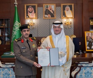 سمو محافظ الأحساء يكرّم مساعد مدير شرطة المحافظة السابق