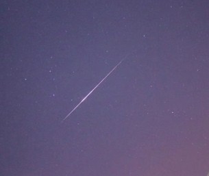 سماء المملكة والوطن العربي على موعد مع ذروة “شهب القيثاريات” فجر الخميس