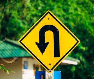 تطوير جديد في نظام المرور.. مقترح بتوحيد اللافتات استعدادًا لإكسبو ومونديال 2034