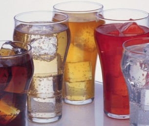 تراكم الدهون على الكبد.. تحذير طبي من الإفراط في مشروبات “الدايت” والمحليات الصناعية