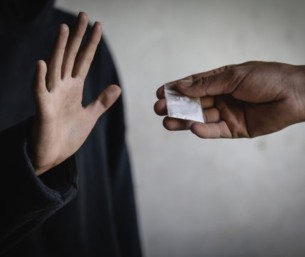 نظام خليجي جديد للمخدرات: تأهيل إلزامي وعقوبات مغلظة