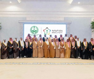 محافظ الأحساء يلتقي بمجلس إدارات الأندية الرياضية بحضور نائب وزير الرياضة