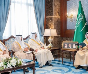 سمو محافظ الأحساء يطّلع على التقرير السنوي لغرفة الأحساء 2025م